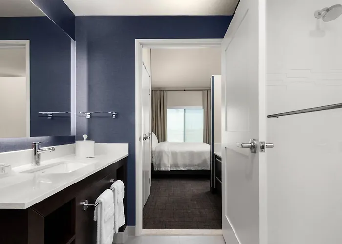 By Marriott East 3*