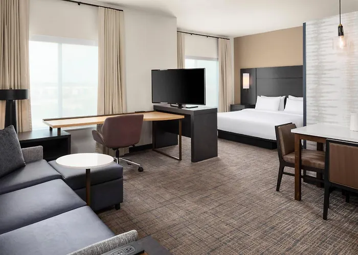 Hotel By Marriott East 3*