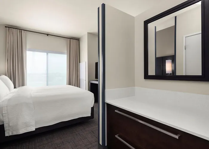 By Marriott East 3*