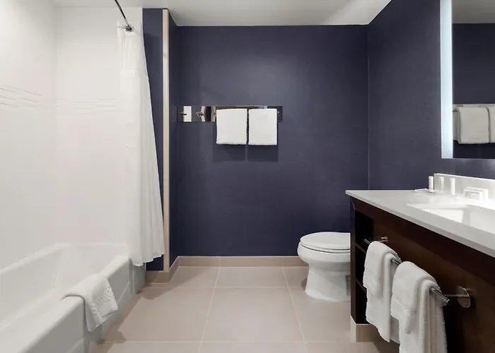 Hotel By Marriott East 3*