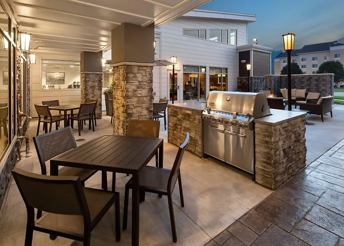 Hotel By Marriott East