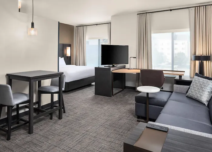 By Marriott East 3*